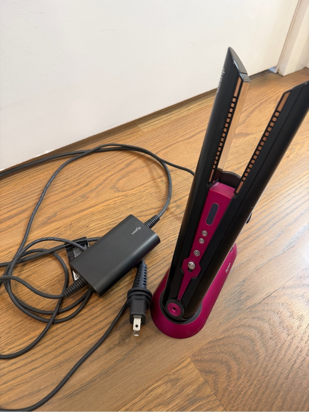 Dyson Corrale Cordless Hair Straightener in Magenta and Black